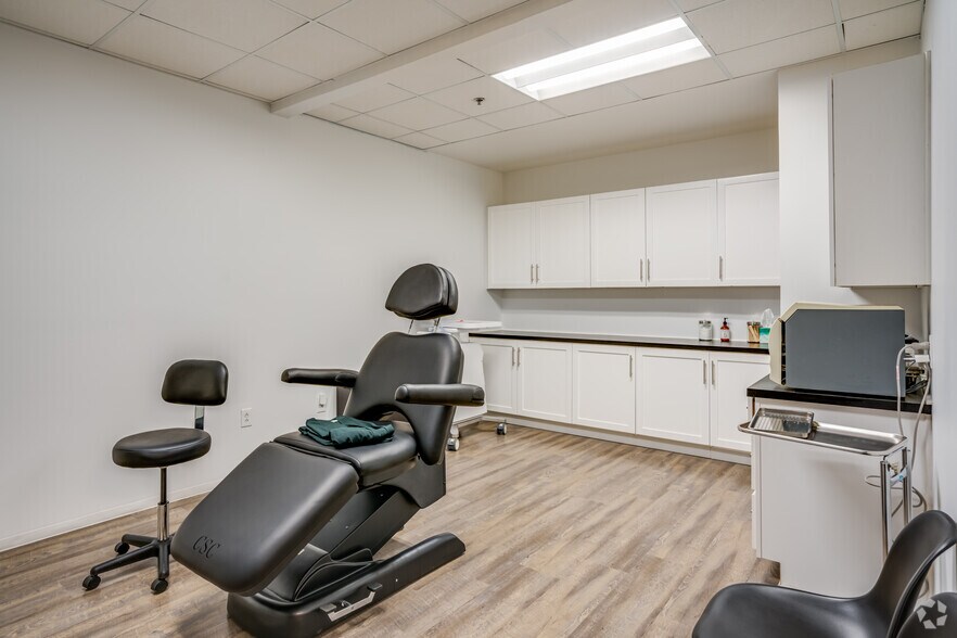 More Photos Of 3377 S Price Rd, Chandler Office For Lease