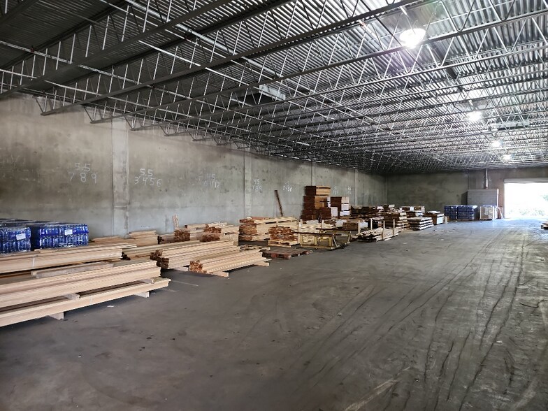 More Photos Of 866 River Rd, Valley Manufacturing For Sale