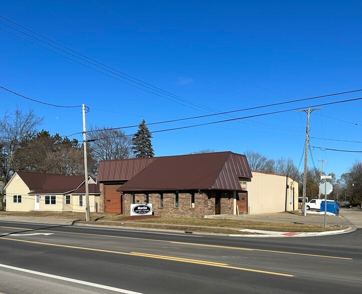 More Photos Of 546 W 5th St, Clare Flex For Sale