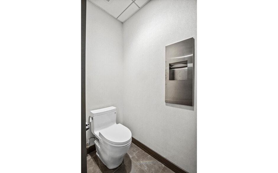 More Photos Of 50 W 47th St, New York Office Residential For Sale