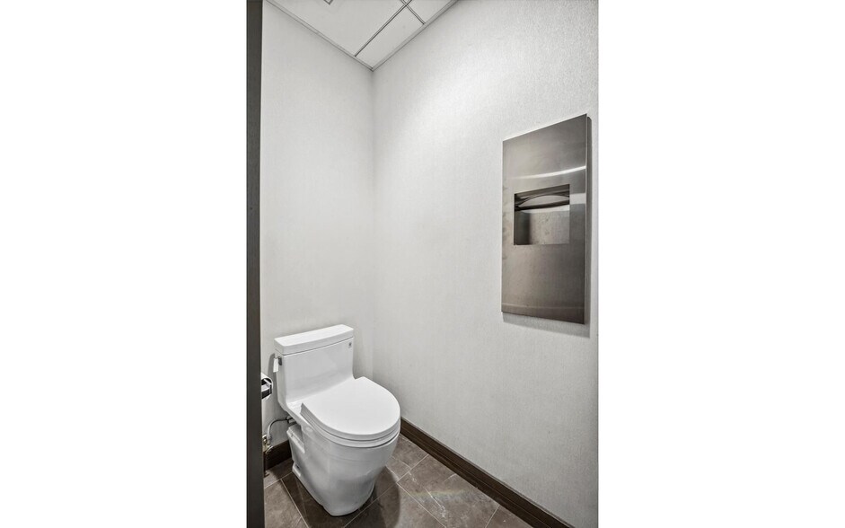 More Photos Of 50 W 47th St, New York Office Residential For Sale