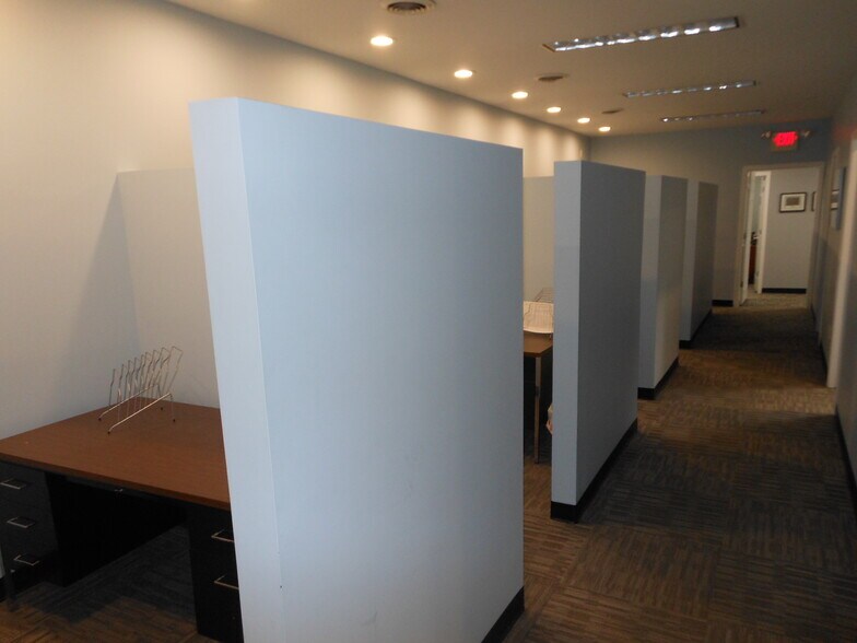 More Photos Of 1871 Gratiot Blvd, Marysville General Retail For Sale