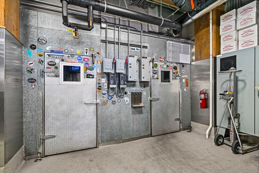 More Photos Of 325 S Lake Ave, Duluth Hotel For Lease