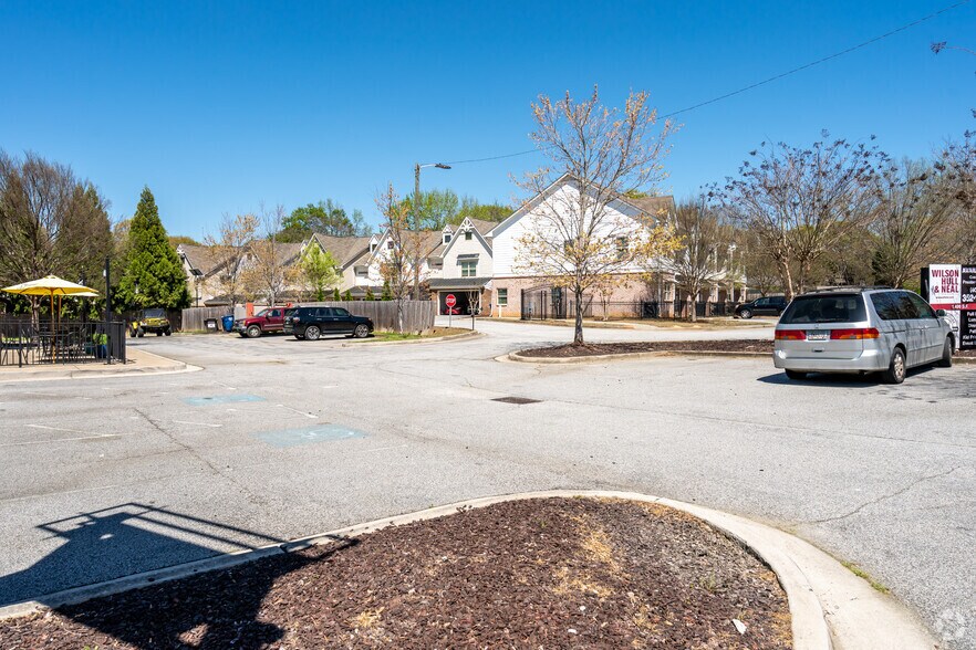 More Photos Of 2030 Bolton Rd NW, Atlanta Freestanding For Lease