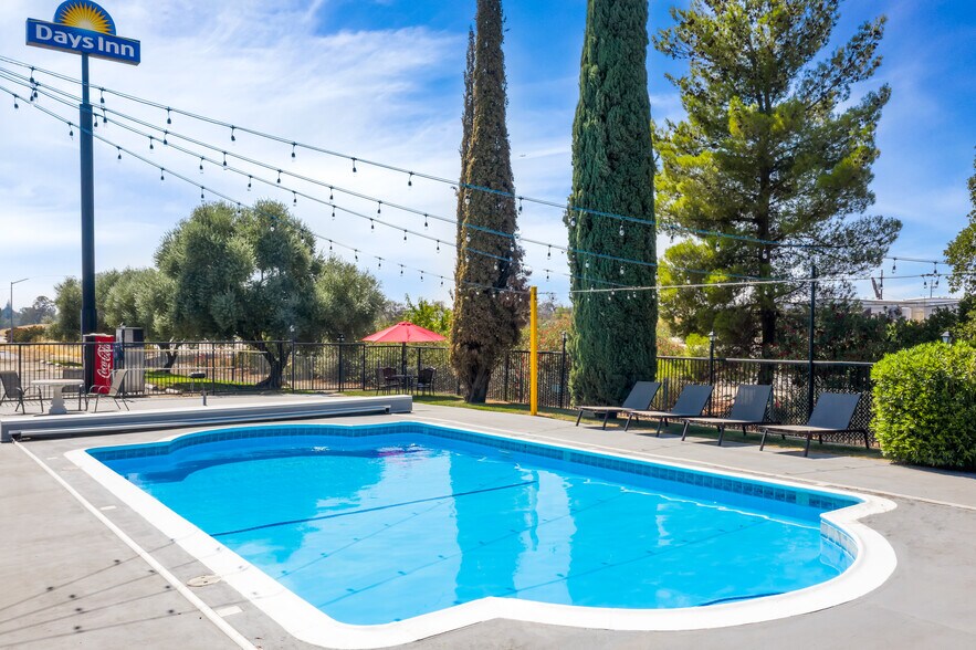 More Photos Of 5 Sutter St, Red Bluff Hotel For Sale