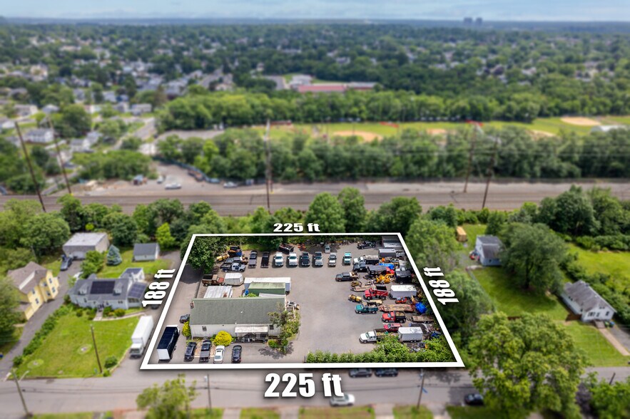 More Photos Of 12 Fairview Ave, Edison Service For Lease