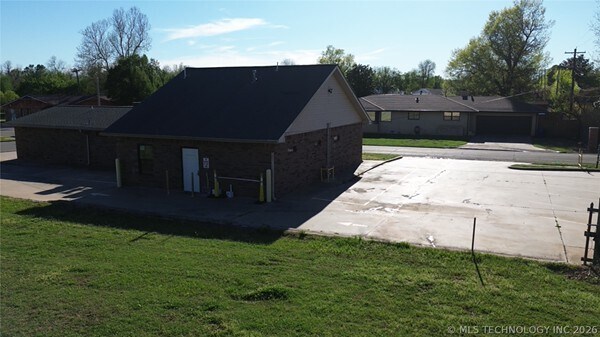 More Photos Of 1002 E Cherry St, Cushing Medical For Sale