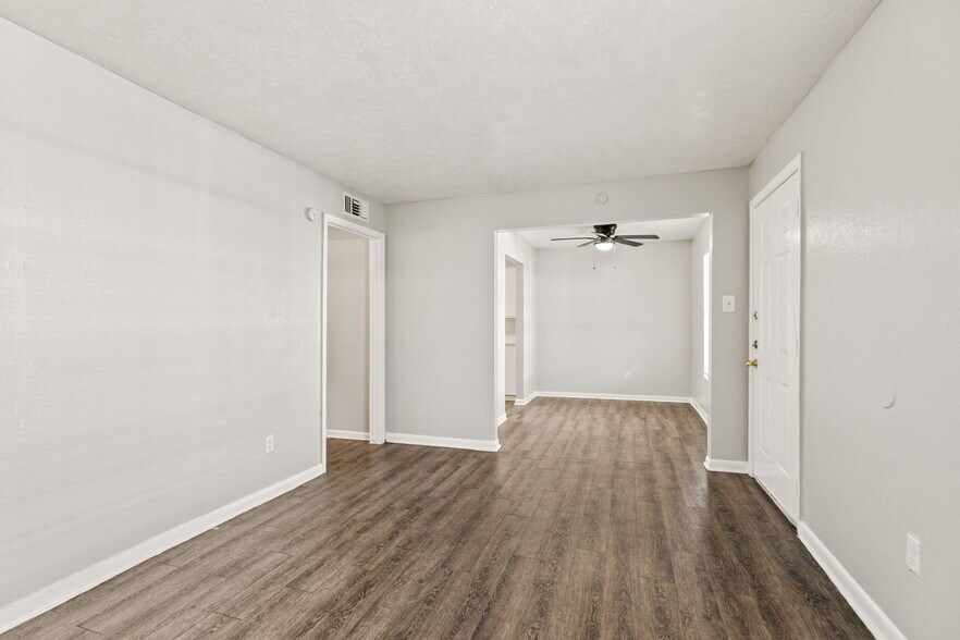 More Photos Of 8800 Gulf Fwy, Houston Apartments For Sale