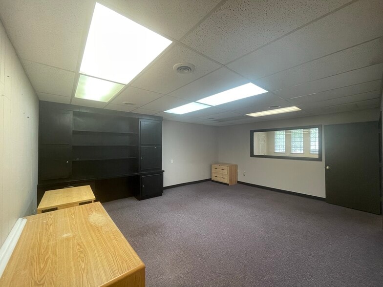 More Photos Of 3215-3223 Woodson Rd, Saint Louis Industrial For Lease