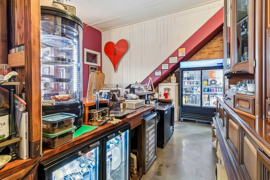 More Photos Of 709 Chestnut St, Bastrop Storefront Retail Residential For Sale