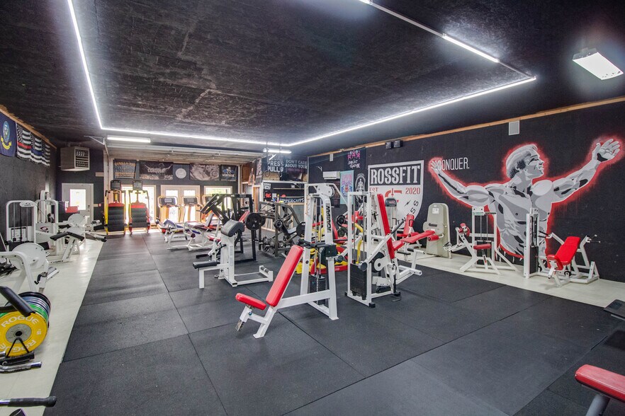 More Photos Of 405 Fulton St, White Hall Flex For Sale