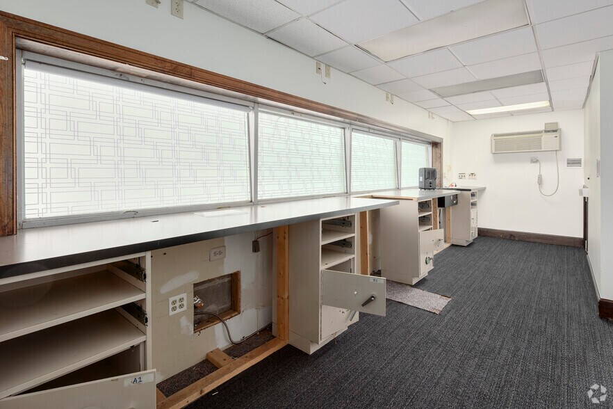 More Photos Of 1701 Financial Loop, Woodbridge Bank For Lease