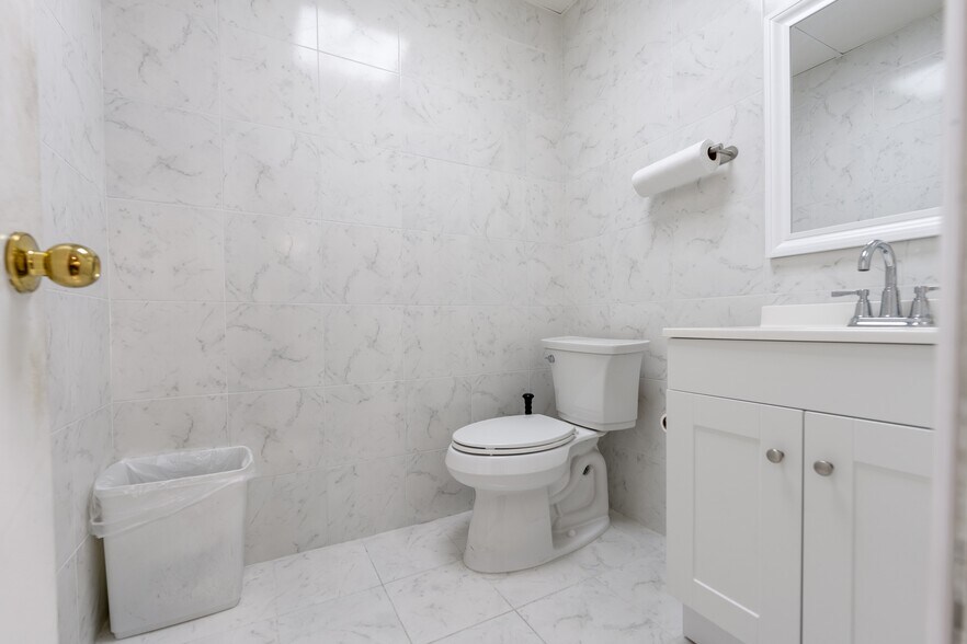 More Photos Of 3750 NW 46th St, Miami Manufacturing For Sale