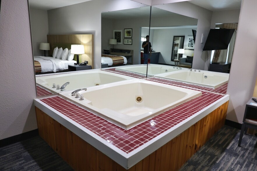 More Photos Of 737 Avon Rd, Sparta Hotel For Sale