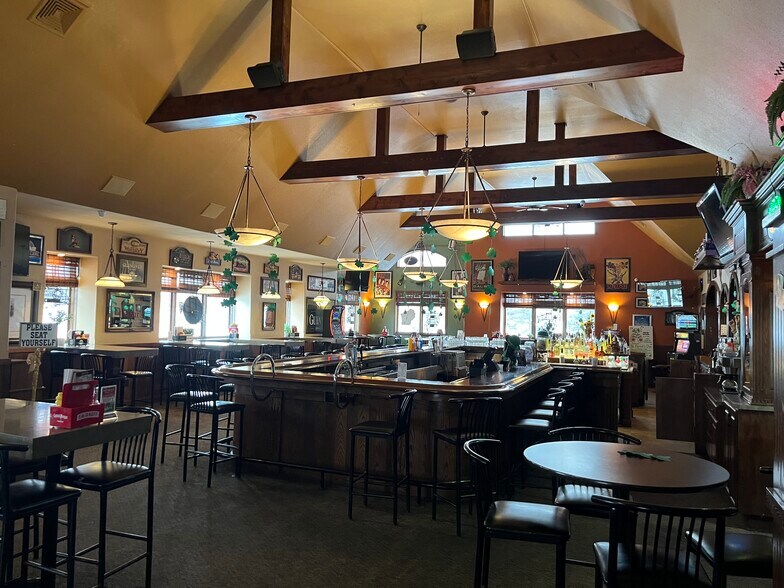 More Photos Of S67W14831 Janesville Rd, Muskego Bar For Sale