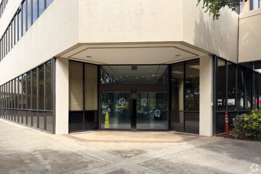 More Photos Of 98-211 Pali Momi St, Aiea Office For Lease