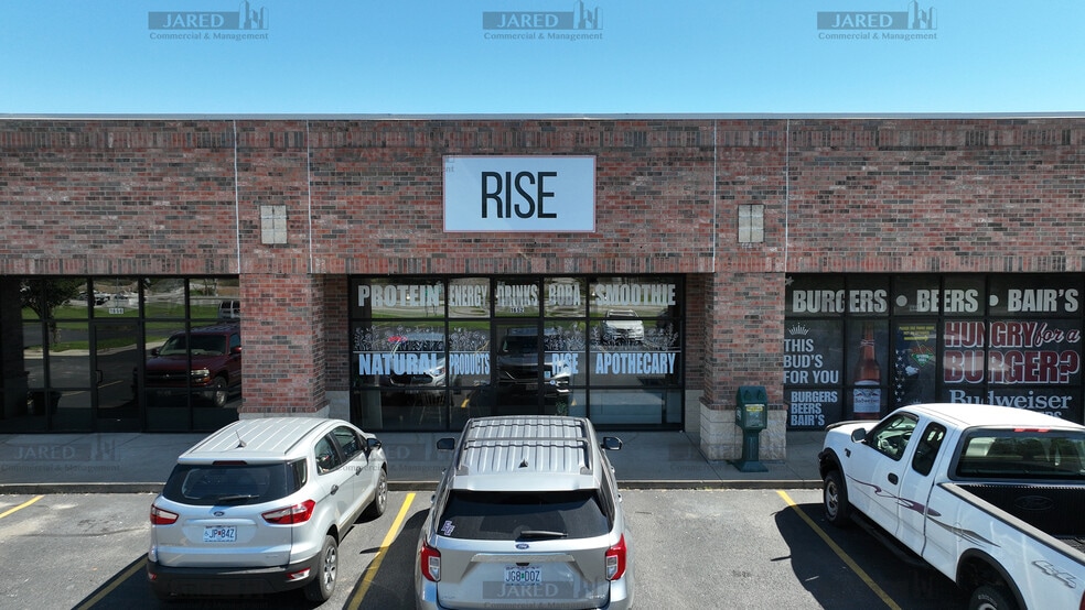 More Photos Of 1600-1694 US Highway 60 E, Republic Storefront Retail Office For Lease