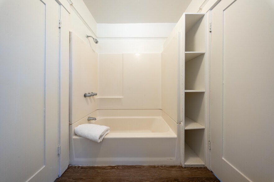 More Photos Of 4832 York Blvd, Los Angeles Office For Sale