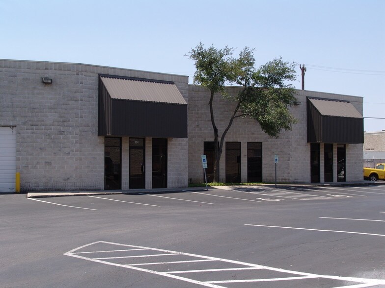 More Photos Of 10203 Kotzebue St, San Antonio Industrial For Sale