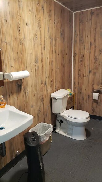 More Photos Of 100 Freedom Drive, Liberty Warehouse For Sale