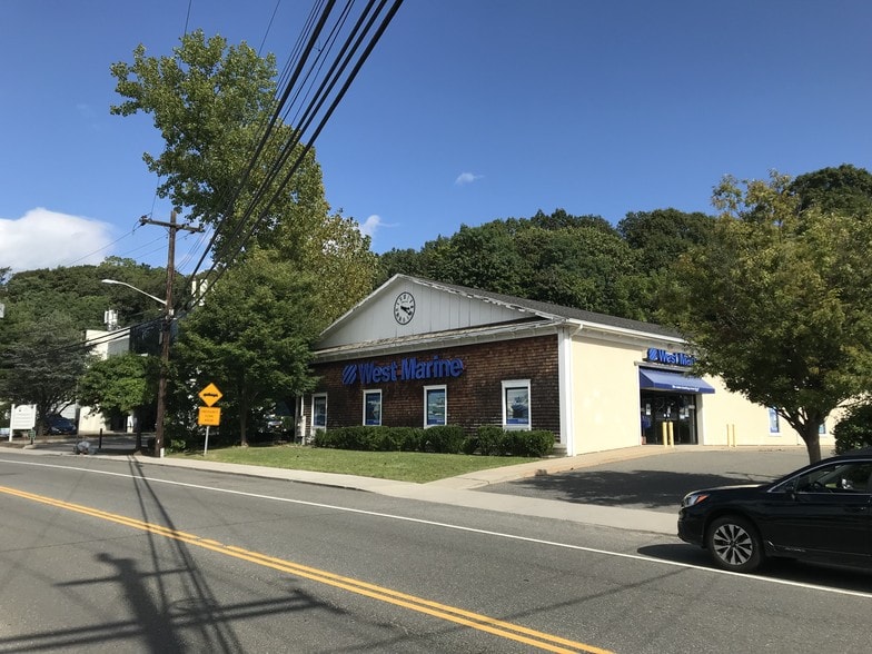 More Photos Of 56 N New York Ave, Huntington Freestanding For Sale
