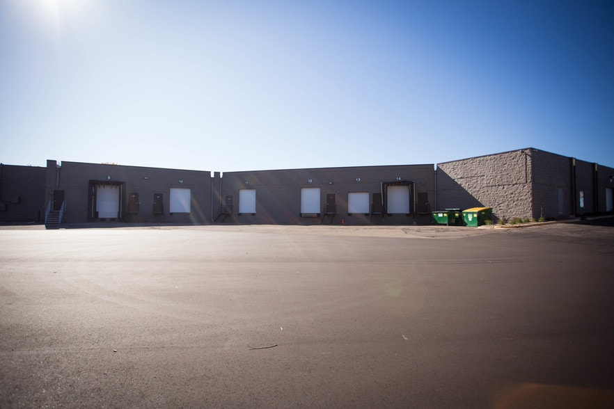 More Photos Of 2700 Freeway Blvd, Brooklyn Center Showroom For Lease