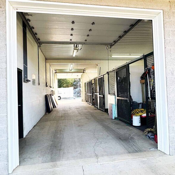 More Photos Of 7115 Newport Hwy, Greeneville Showroom For Sale