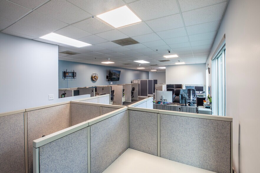 More Photos Of 685 S Ronald Reagan Blvd, Longwood Office For Sale