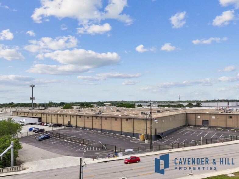 More Photos Of 3200 E Houston St, San Antonio Warehouse For Sale