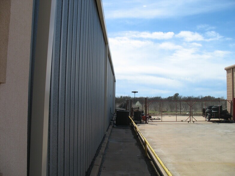 More Photos Of 1607 Pearlie Dr, Wichita Falls Restaurant For Lease