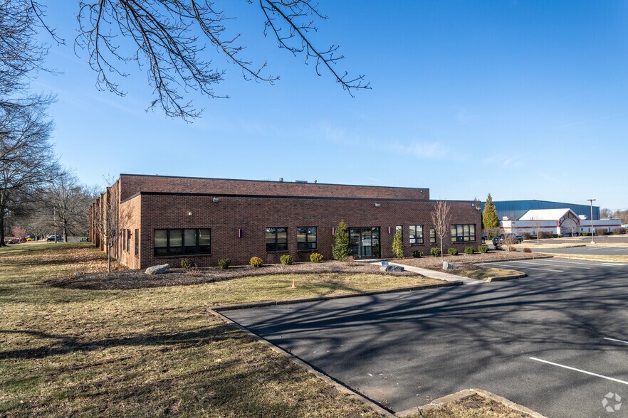 More Photos Of 2262 N Penn Rd, Hatfield Warehouse For Lease