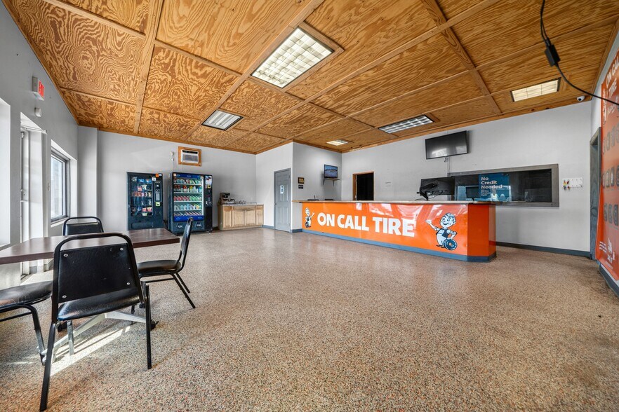 More Photos Of 679 Highway 365, Mayflower Office For Sale