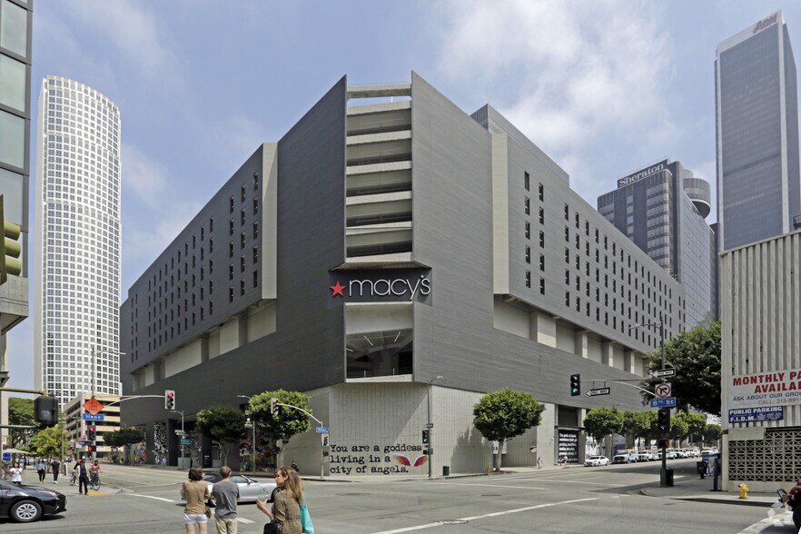 More Photos Of 750 W 7th St, Los Angeles Department Store For Lease