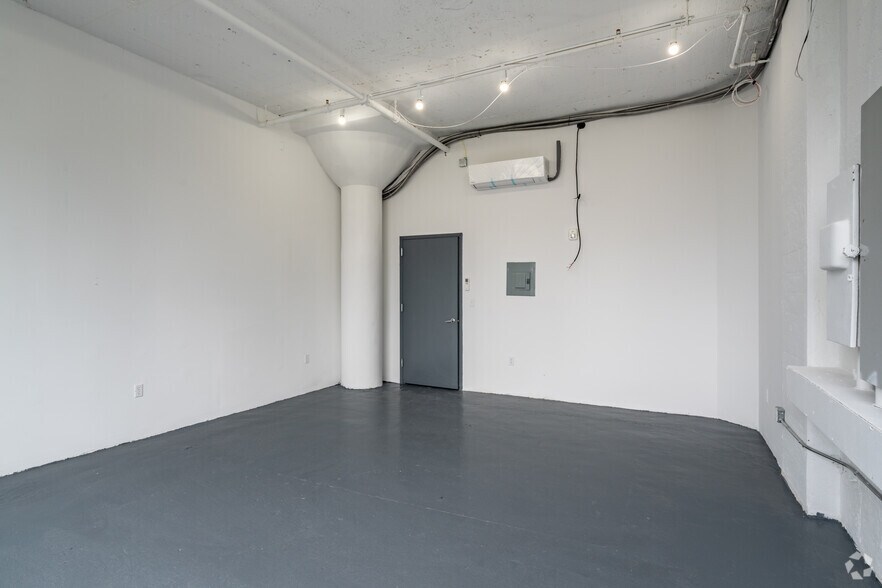 More Photos Of 21-07 41st Ave, Long Island City Industrial For Lease