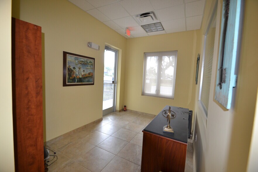 More Photos Of 3900 Edgewater Dr, Orlando Office For Lease