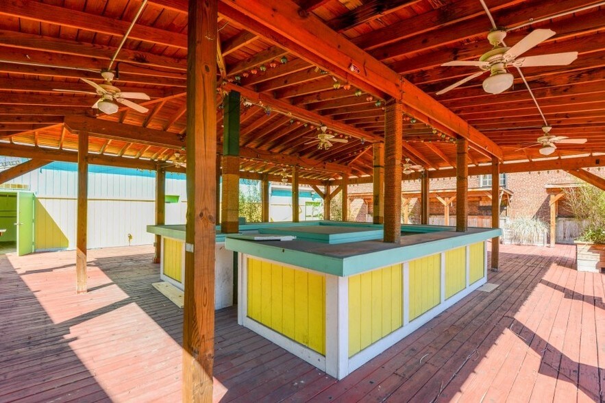 More Photos Of 316-318 Guilford Ave, Baltimore Bar For Sale