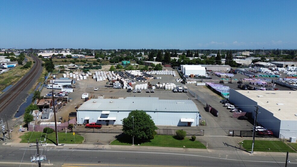 More Photos Of 7851 14th Ave, Sacramento Warehouse For Sale
