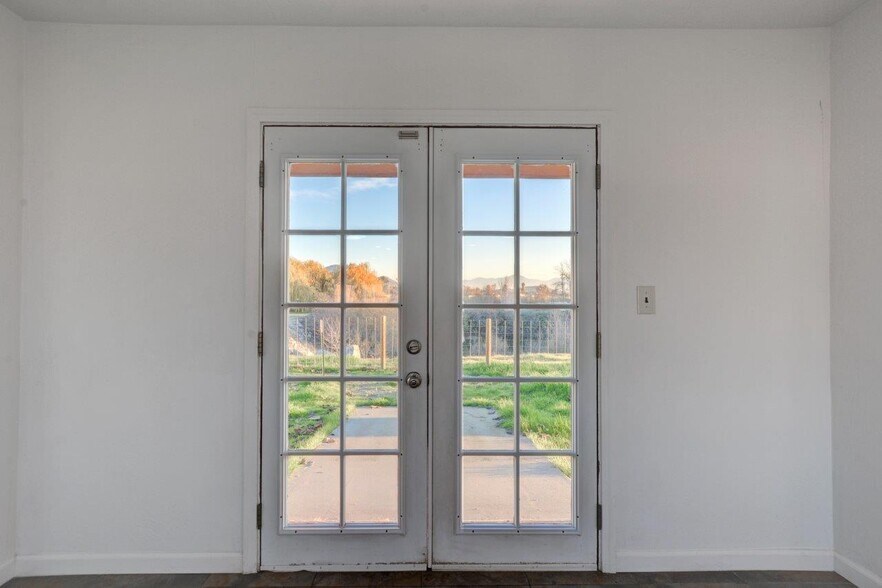 More Photos Of 6804 Agate Rd, White City Flex For Sale