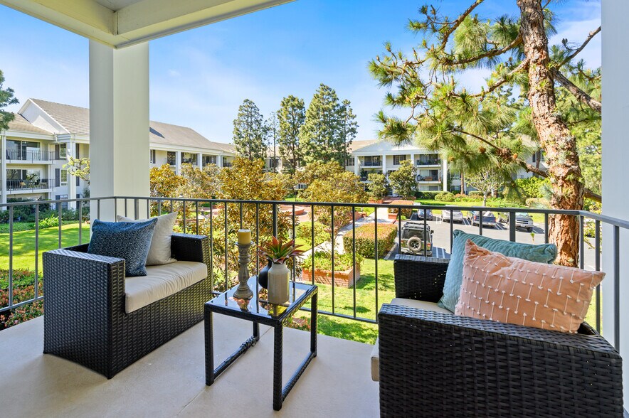 More Photos Of 100 Scholz Plz, Newport Beach Apartments For Sale