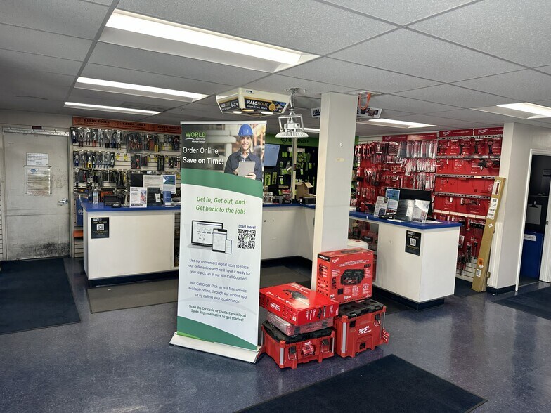 More Photos Of 6780 White Dr, Riviera Beach Warehouse For Lease