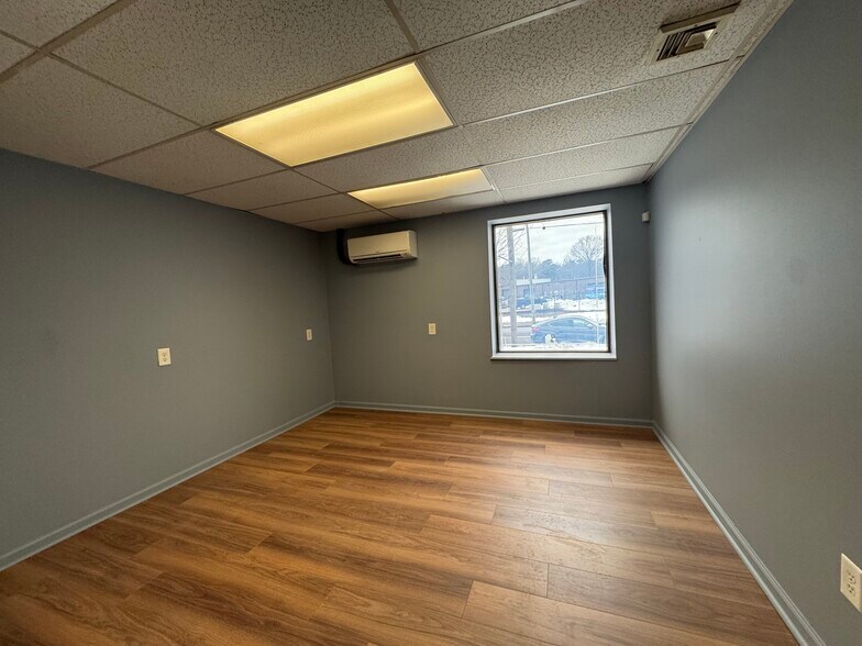 More Photos Of 245 Middle Island Rd, Medford Warehouse For Lease