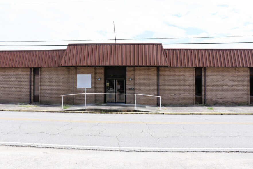 More Photos Of 400 Chestnut St NW, Hartselle Office For Sale