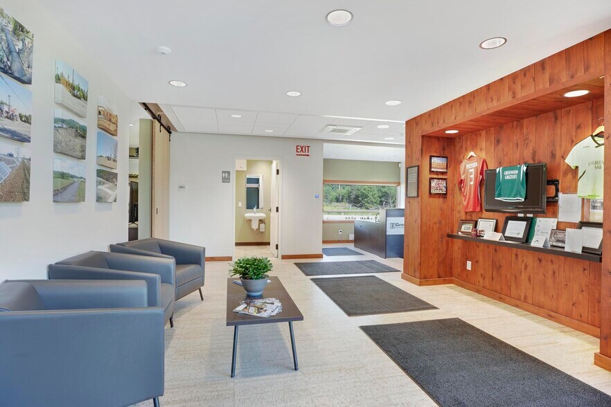 More Photos Of 13 Commerce Crt, Bancroft Office For Sale