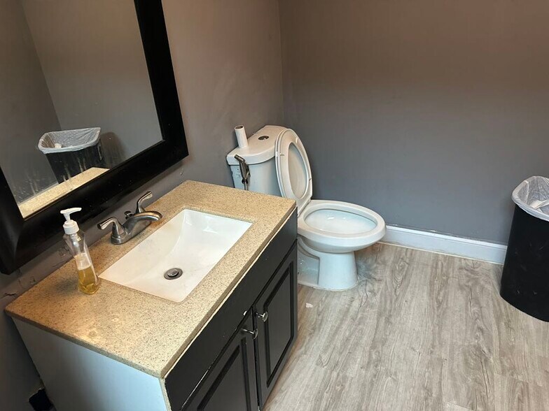 More Photos Of 18900 W Warren Ave, Detroit Freestanding For Sale