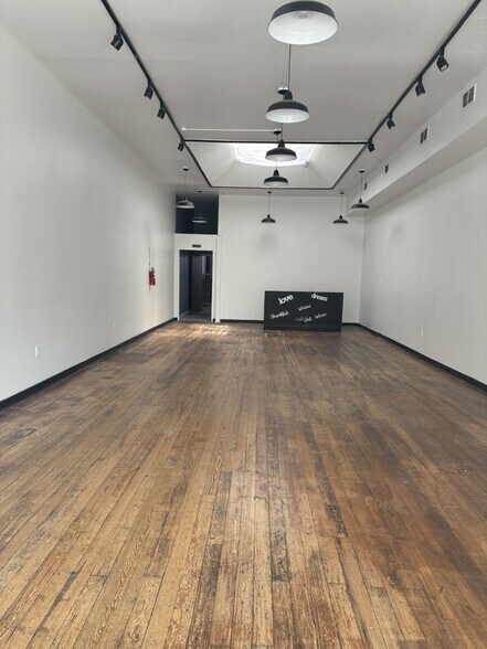 More Photos Of 348 S Main St, Memphis Storefront For Lease