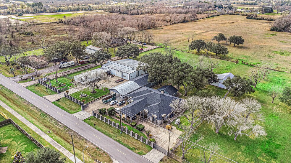 More Photos Of 1454 Oday Rd, Pearland Light Manufacturing For Sale