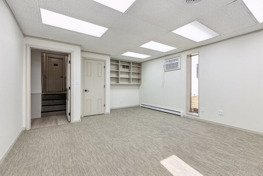 More Photos Of 295 Marie Ave E, West Saint Paul Flex For Lease