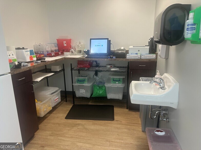 More Photos Of 670 S 8th St, Griffin Medical For Sale