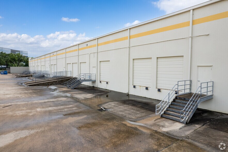 More Photos Of 15740 Park Row, Houston Unknown For Lease