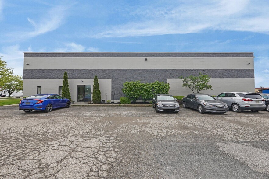 More Photos Of 2495 Creekway Dr, Columbus Warehouse For Lease